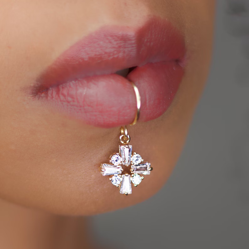 Body Jewelry And Earrings - Orecchini pendenti da donna a forma